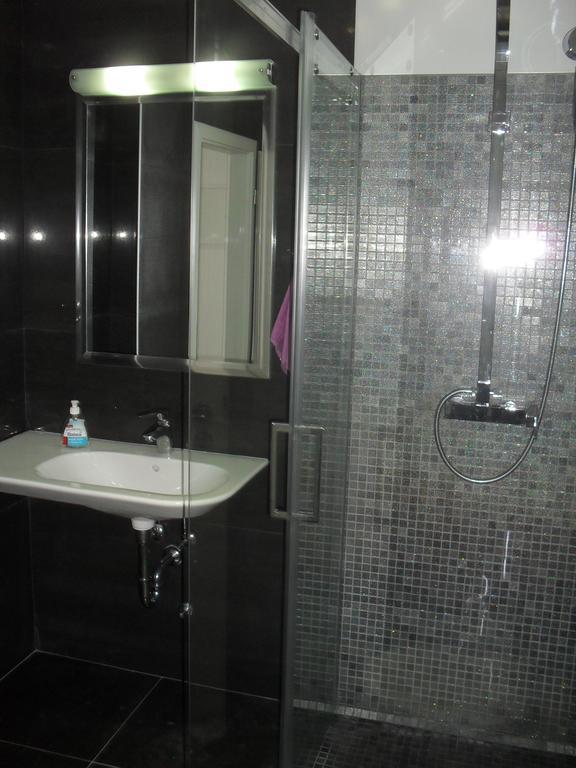 Apartments Govic Primošten Rom bilde