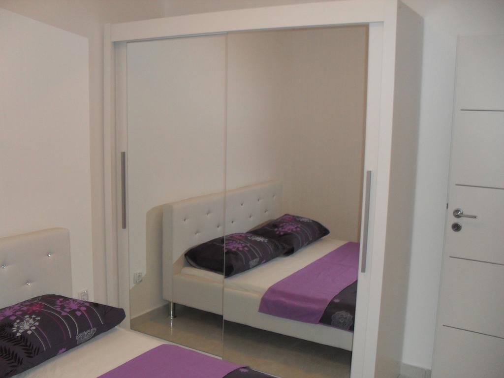 Apartments Govic Primošten Rom bilde