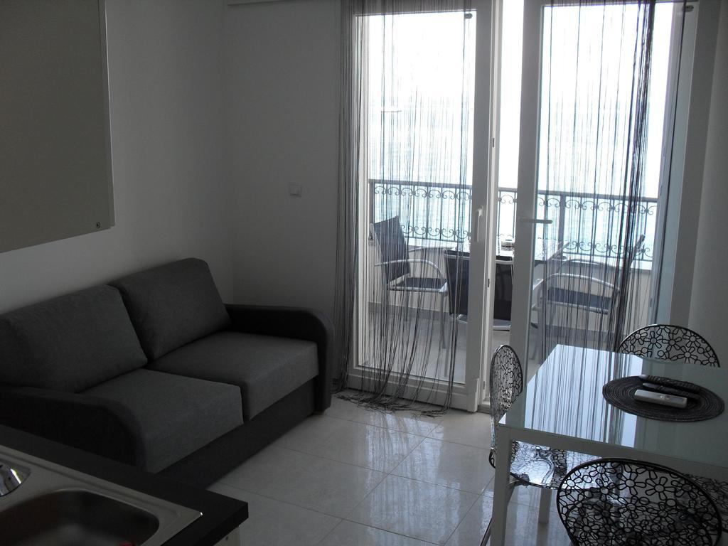 Apartments Govic Primošten Rom bilde