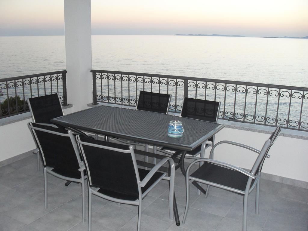 Apartments Govic Primošten Rom bilde
