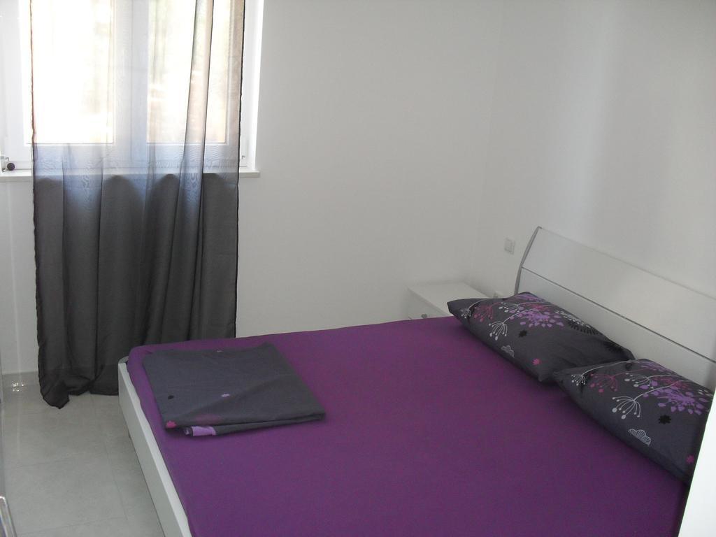 Apartments Govic Primošten Rom bilde