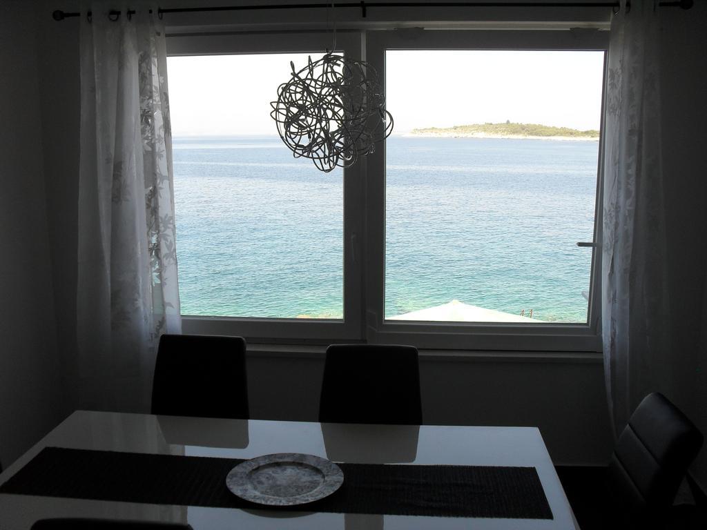 Apartments Govic Primošten Rom bilde