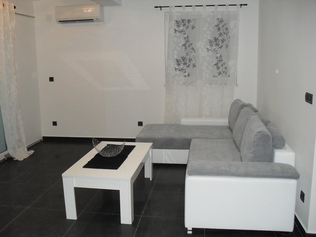 Apartments Govic Primošten Rom bilde