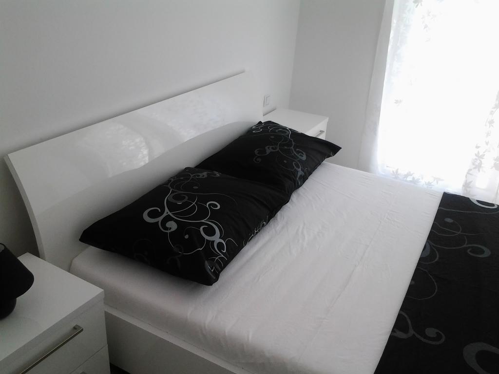Apartments Govic Primošten Rom bilde