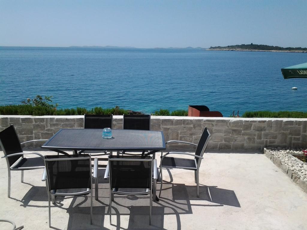 Apartments Govic Primošten Rom bilde